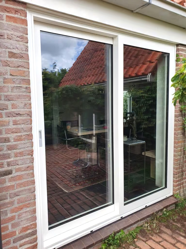 Nieuwe uitbouw plaatsen? Deze 3 opties maken het af! 2 Kunststof kozijnen kunststof hefschuifpui