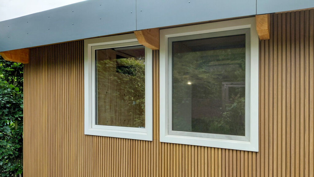 Witte kozijnen: tijdloos, stijlvol en geschikt voor iedere woning 1 2 kunststof draaikiep kozijnen in de kleur pvc wit